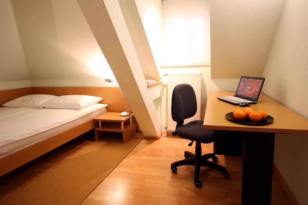 Apartments Villa Boltez Kranj Room photo